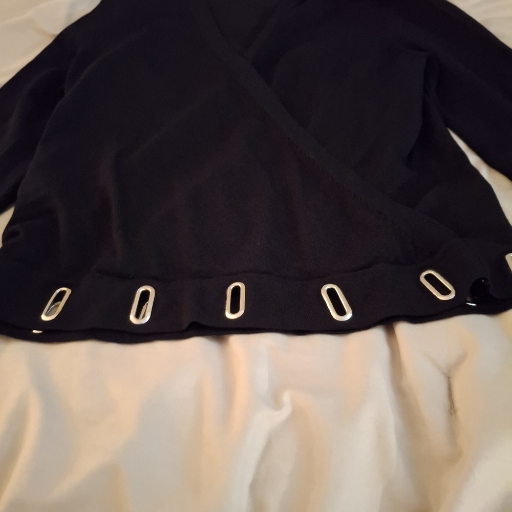 Itsu Elegant Women's Black Wrap Blouse With Metal Detail - Picture 4 of 6